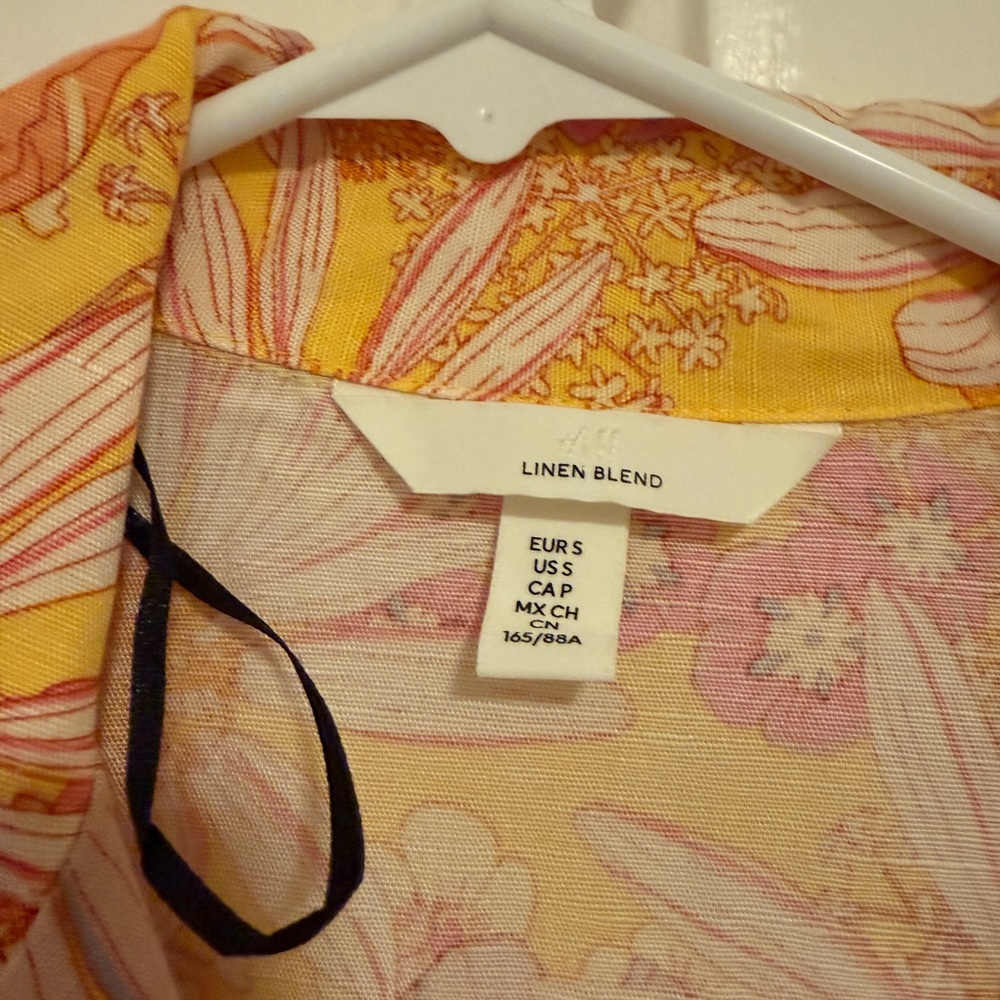 H&M button down blouse - Picture 3 of 3